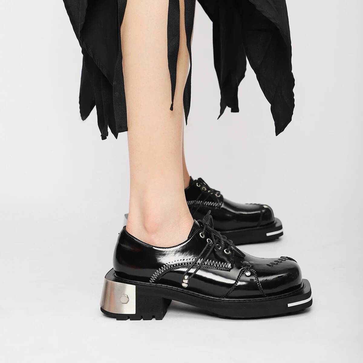 Men Shoes Trainers - حذاء رياضي كاجوال فاخر للجنسين بتصميم
