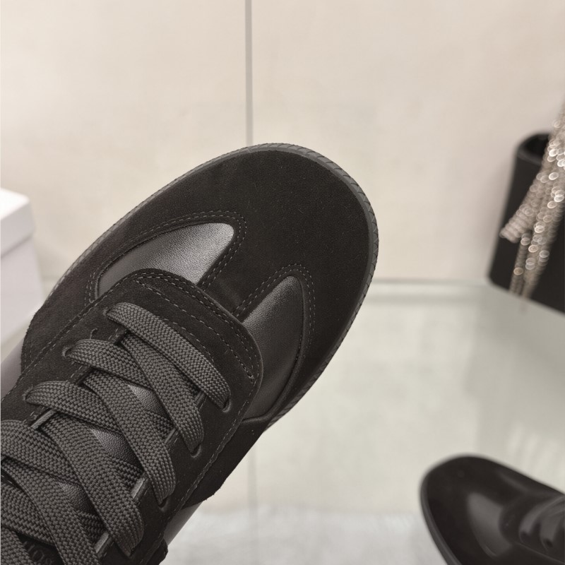 أحذية رياضية كلاسيكية ألمانية  - مراجعة Men Shoes Trainers وسعره