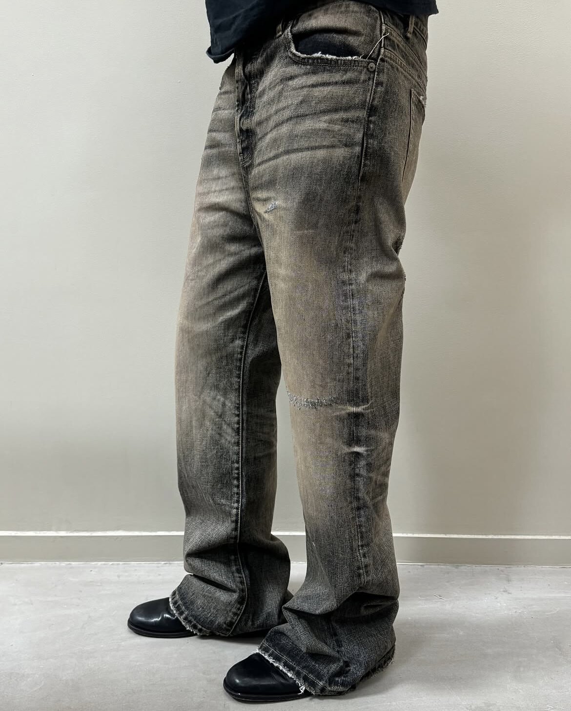 جينز واسع بقصة بوت كت، ممزق، ب - مراجعة Men Shoes Jeans وسعره